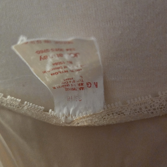 JC Penny. Slip. 298 - Picture 4 of 4